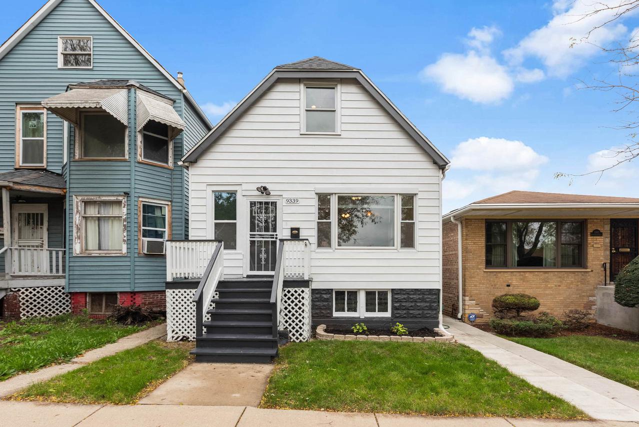9339 S Paxton Ave., Chicago, IL 60617