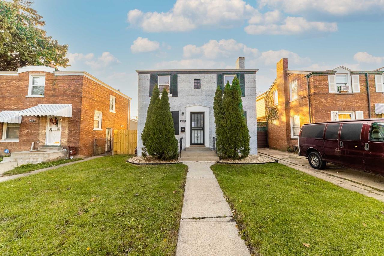 9152 S La Salle St., Chicago, IL 60620