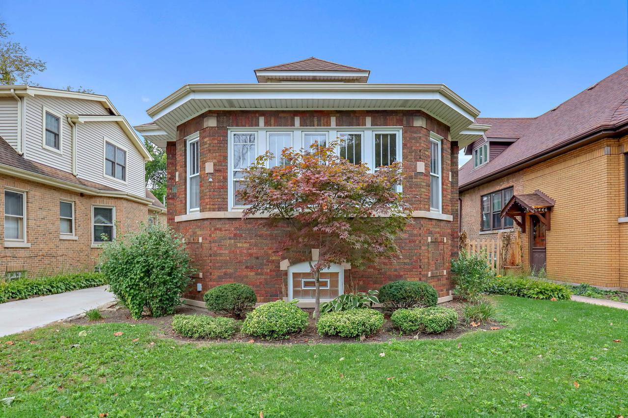 10452 S Campbell Ave., Chicago, IL 60655