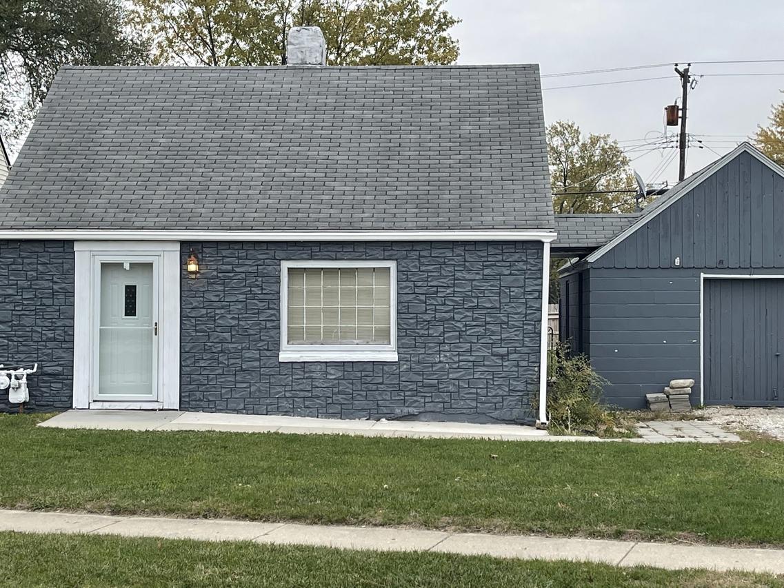 7215 N 2nd St., Machesney Park, IL 61115