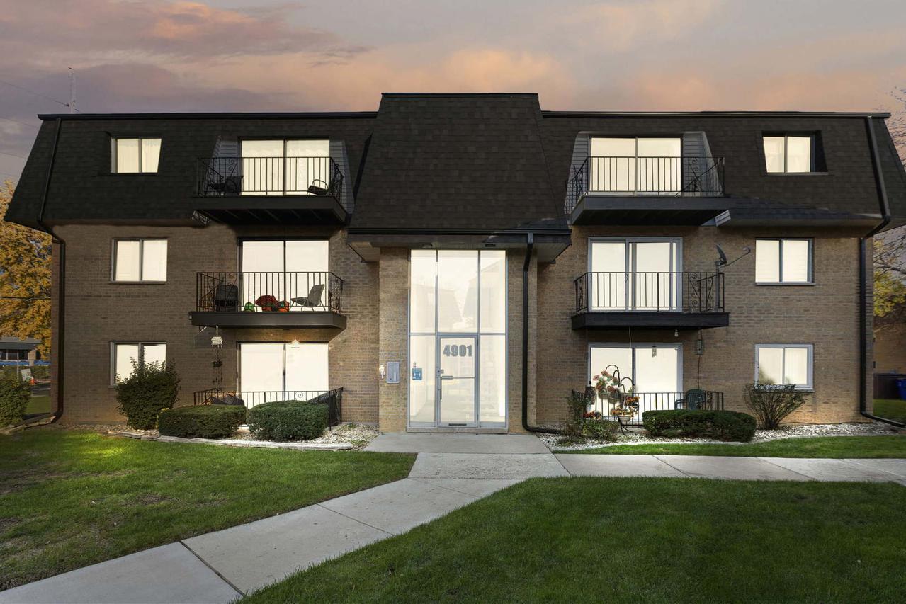 4901 W 109th St. #302, Oak Lawn, IL 60453
