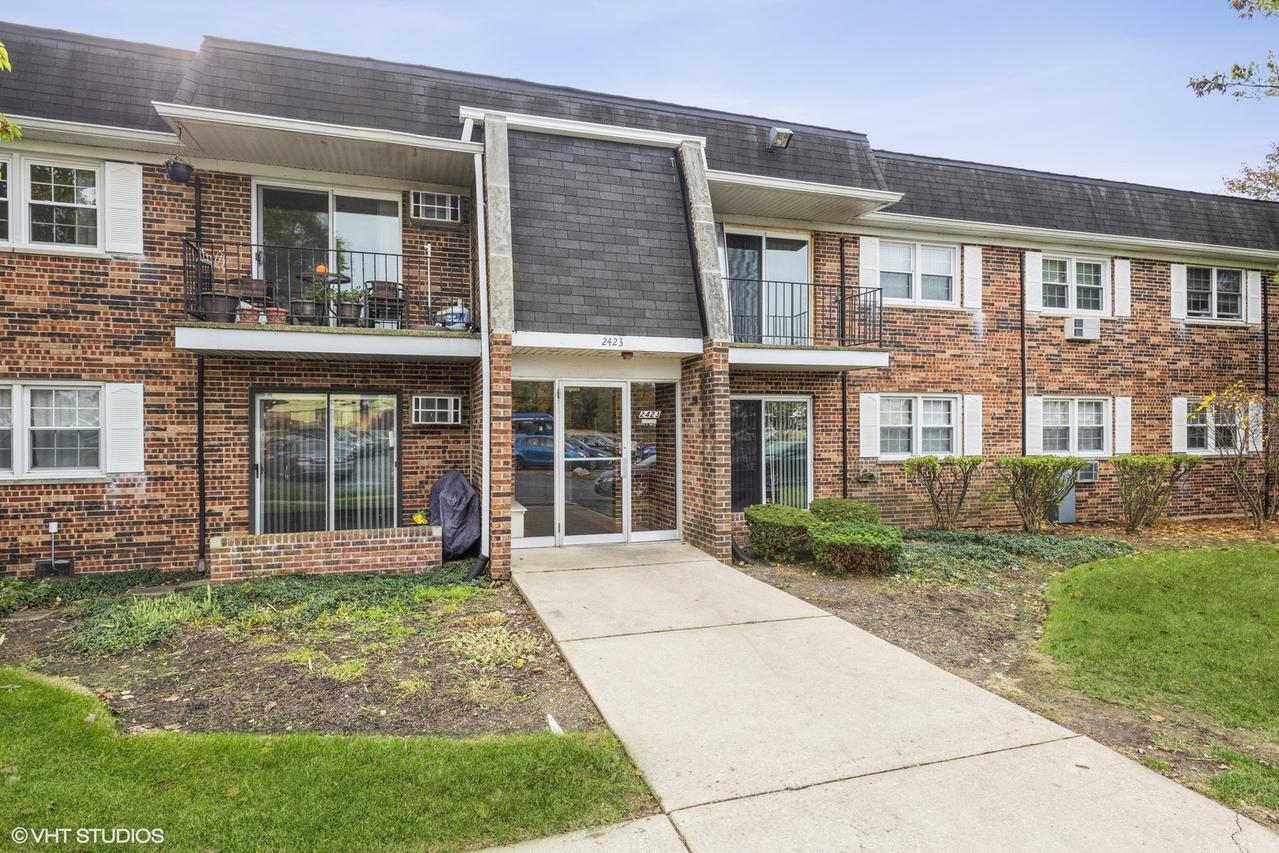 2423 Ogden Ave. #3, Downers Grove, IL 60515