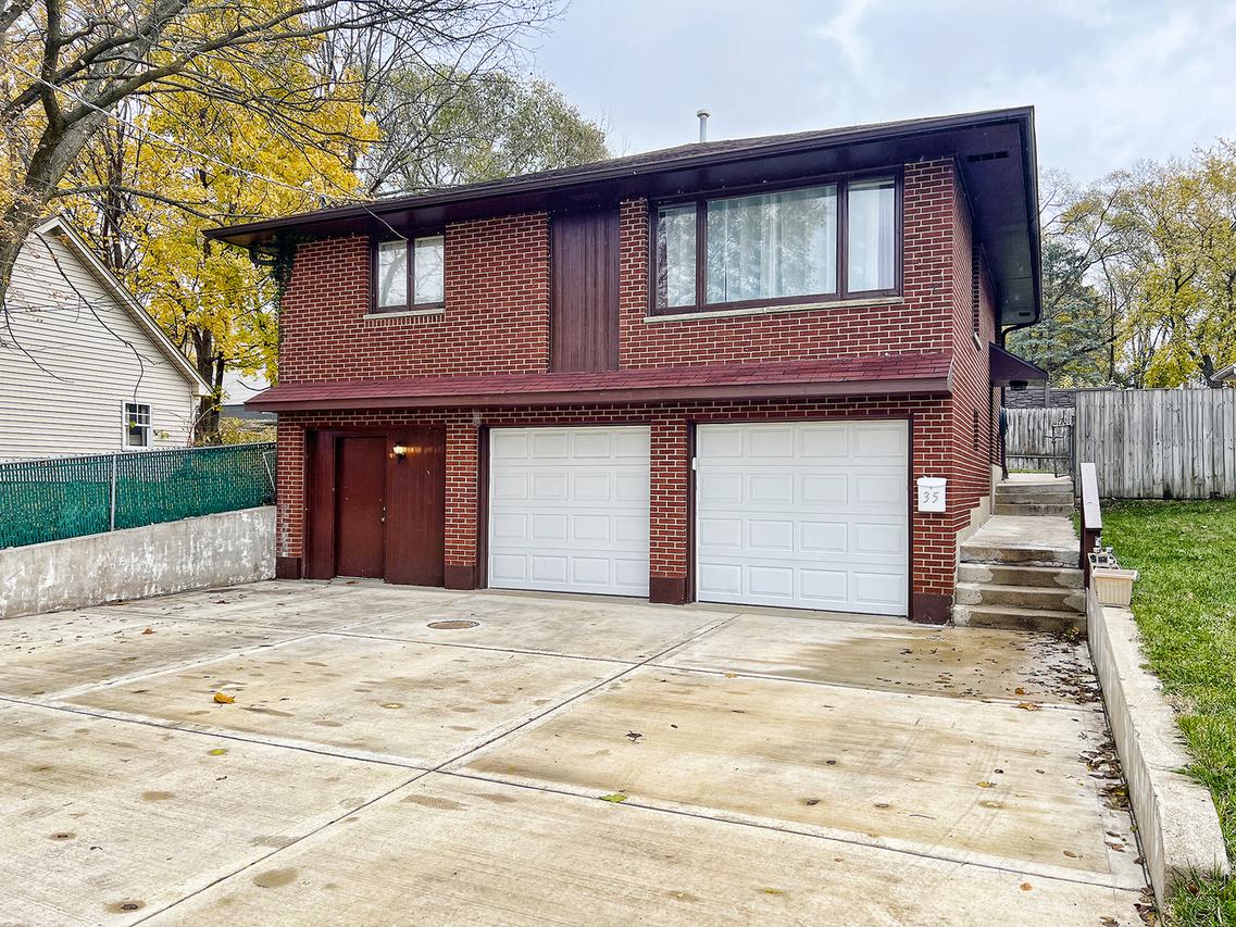 35 S Center St., South Elgin, IL 60177