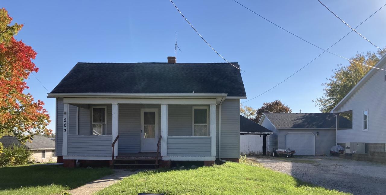 203 W Ann St., Roanoke, IL 61561