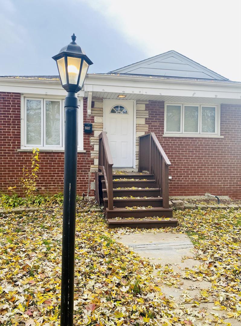 8817 S Troy Ave., Evergreen Park, IL 60805