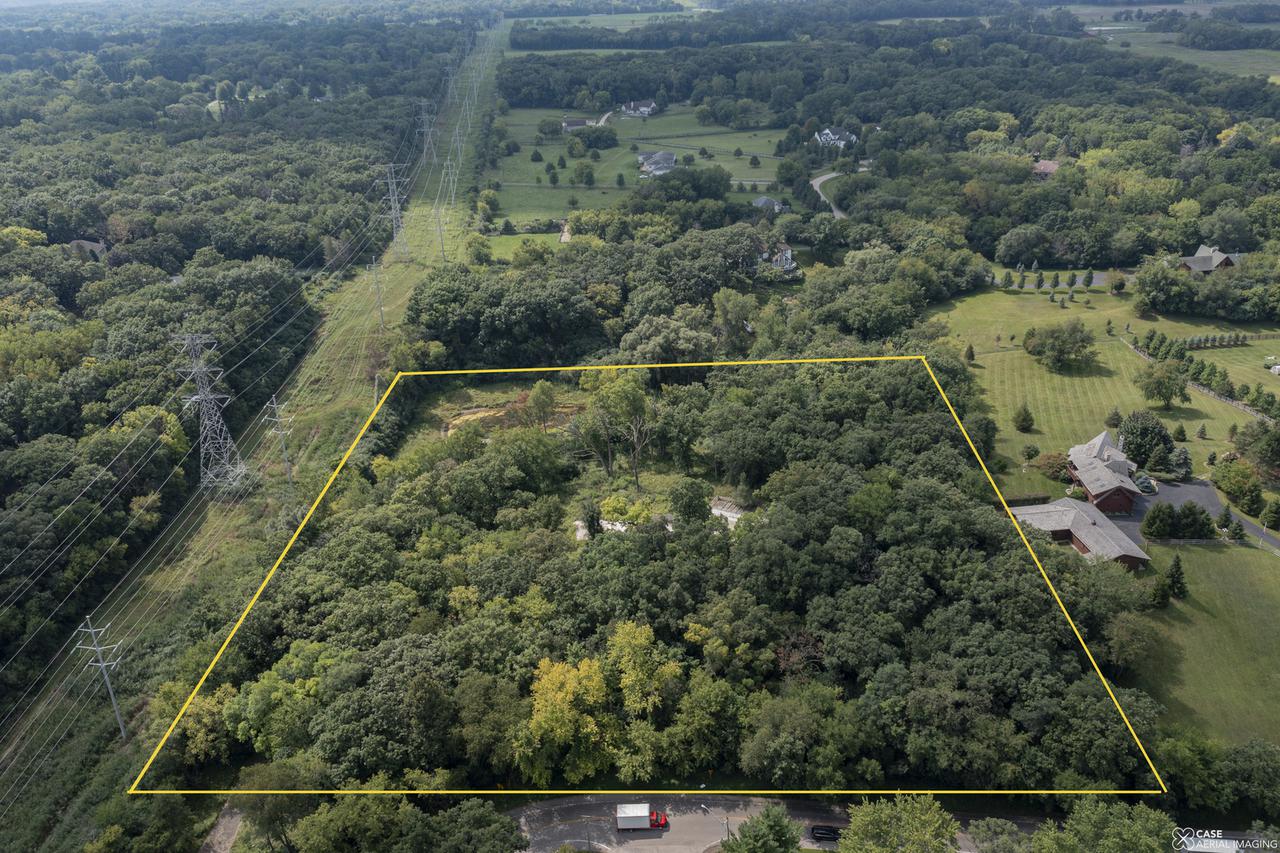 1 Algonquin Rd., Barrington Hills, IL 60010