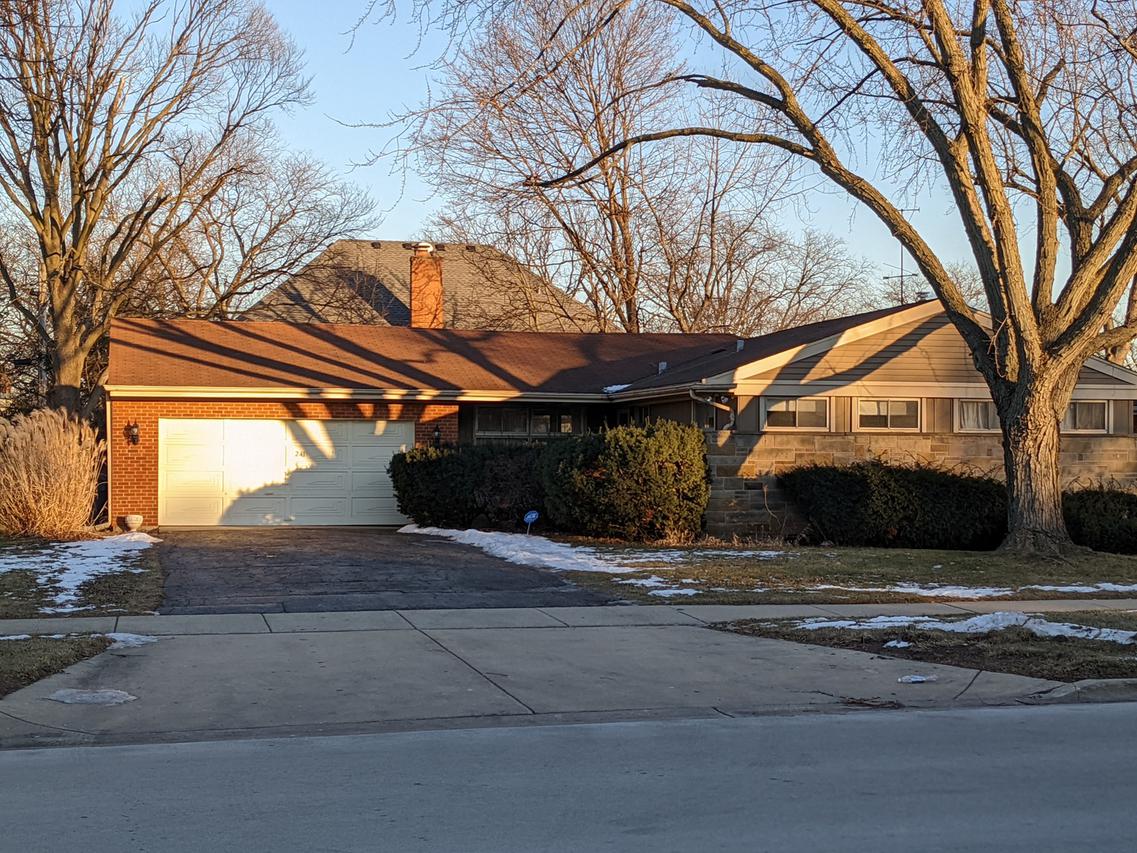 241 S Poplar Ave., Elmhurst, IL 60126