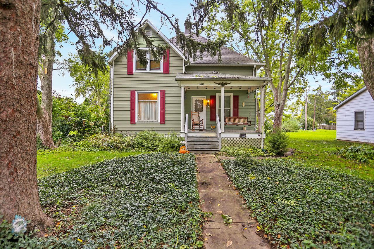 202 W Clark St., Thomasboro, IL 61878