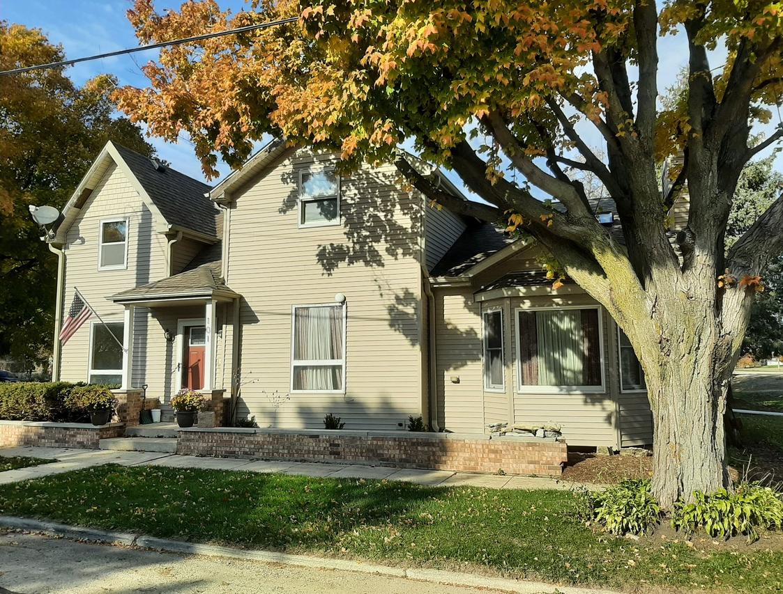 101 W Hardanger Gate, Lee, IL 60530