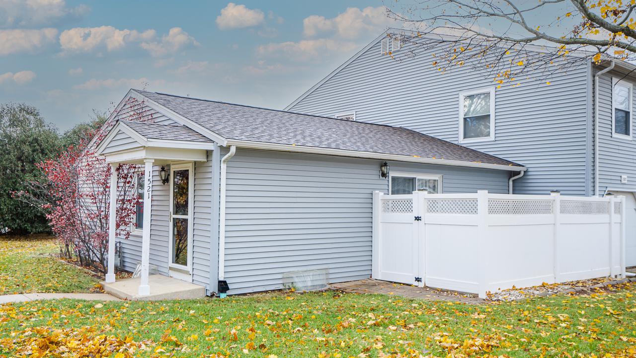 1521 E Stonehenge Dr., Sycamore, IL 60178