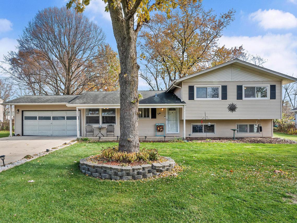 5325 Larkspur Ln., Lisle, IL 60532