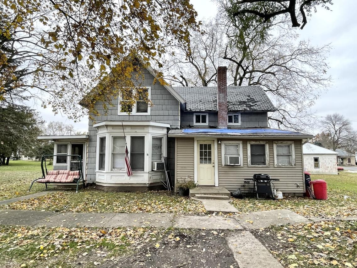 11 W Oak St., Piper City, IL 60959