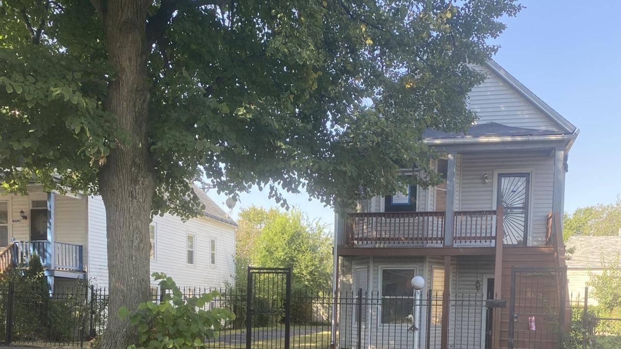 8320 S Kingston Ave., Chicago, IL 60617