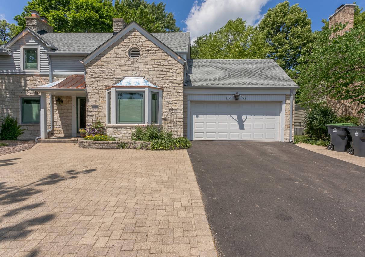 3029 Simpson St., Evanston, IL 60201