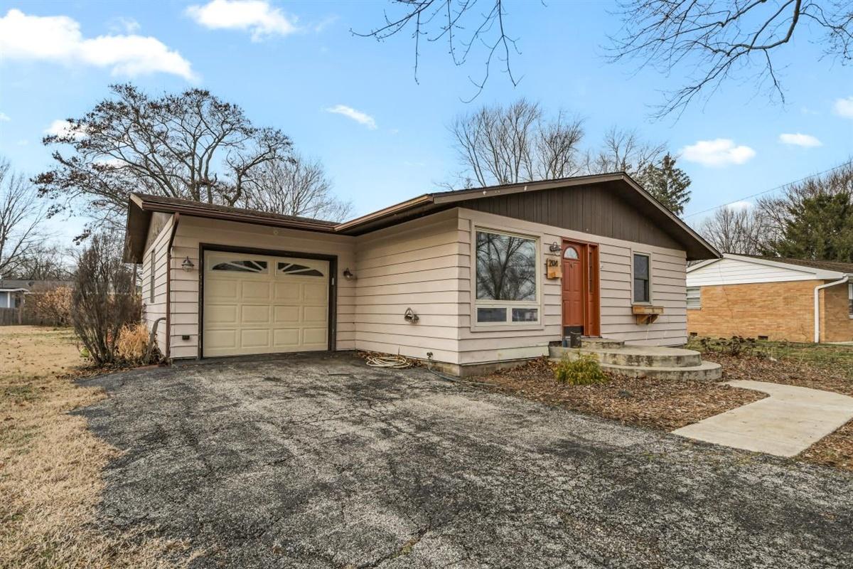 204 Matteson Dr., Villa Grove, IL 61956