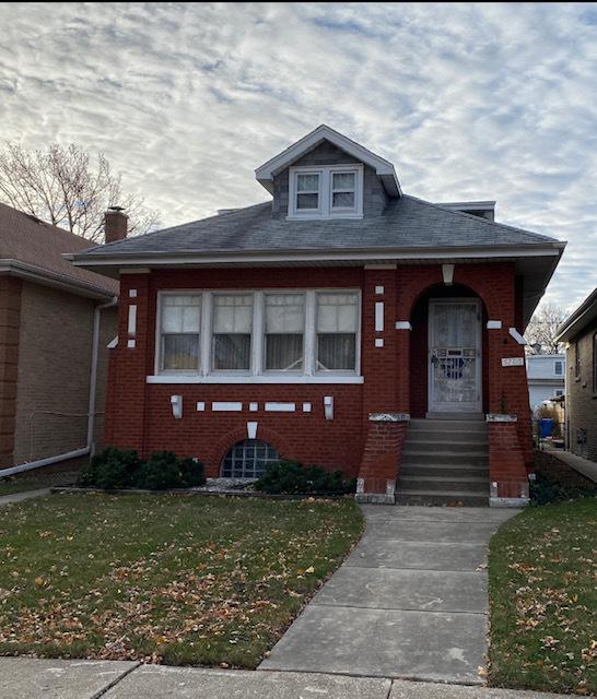 5705 W Eastwood Ave., Chicago, IL 60630