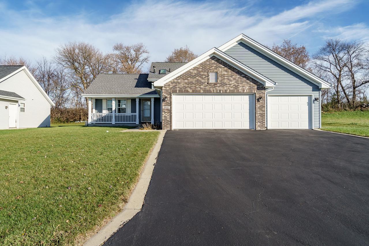 3841 Bluestone Ln., Winnebago, IL 61088