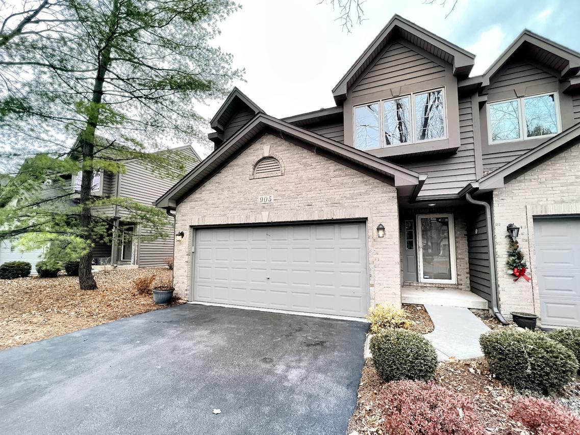 905 Millcreek Cir., Elgin, IL 60123