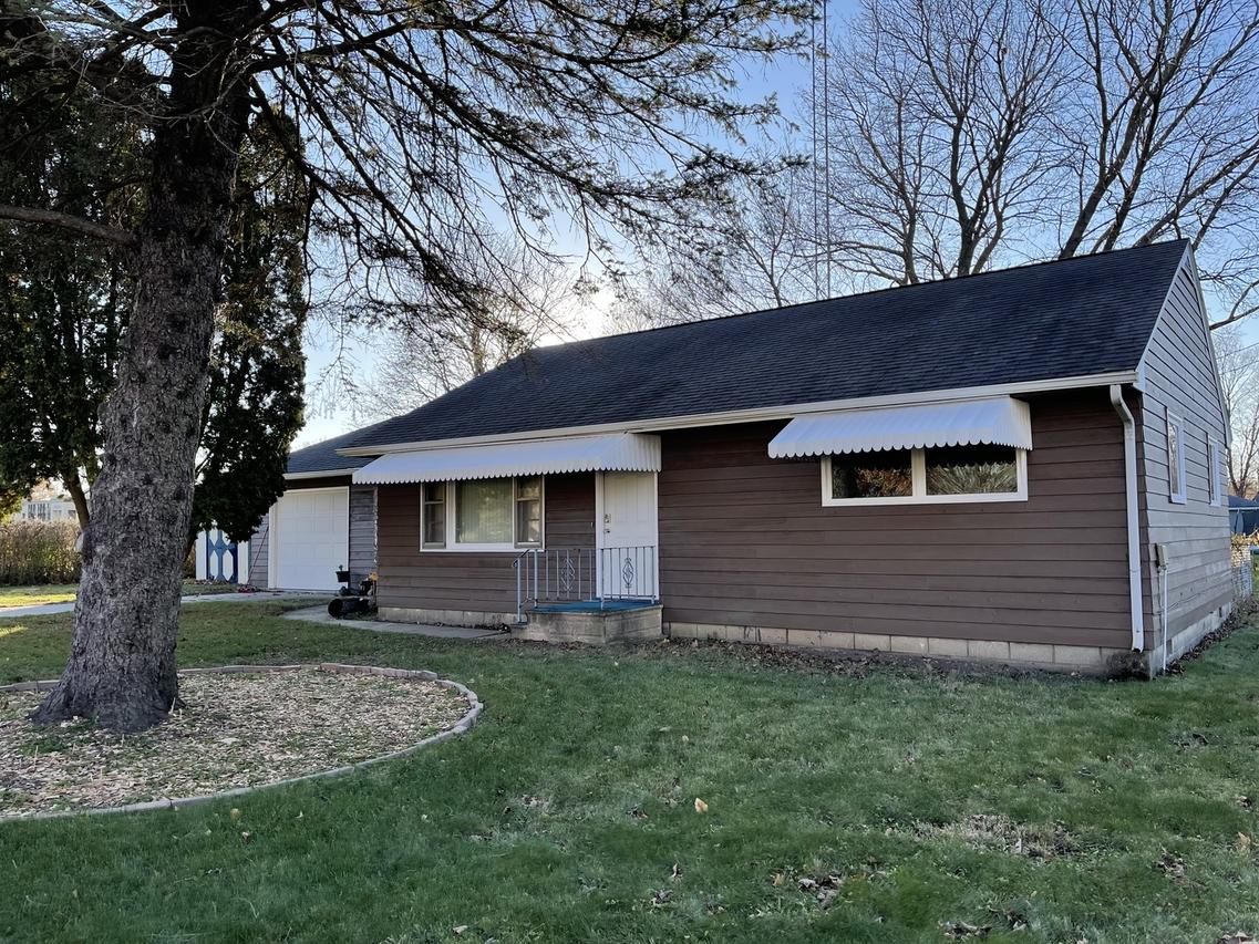 206 1st St., Kirkland, IL 60146