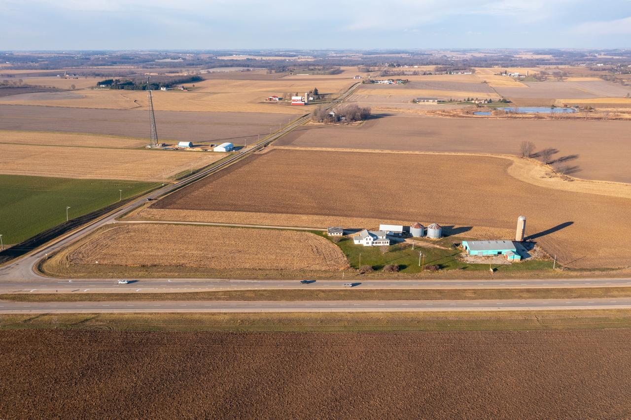 9652 Us Route 20 E, Pecatonica, IL 61063