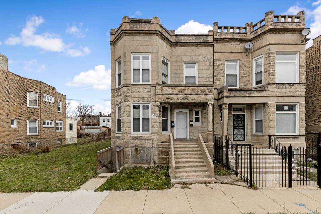 4240 W Gladys Ave., Chicago, IL 60624