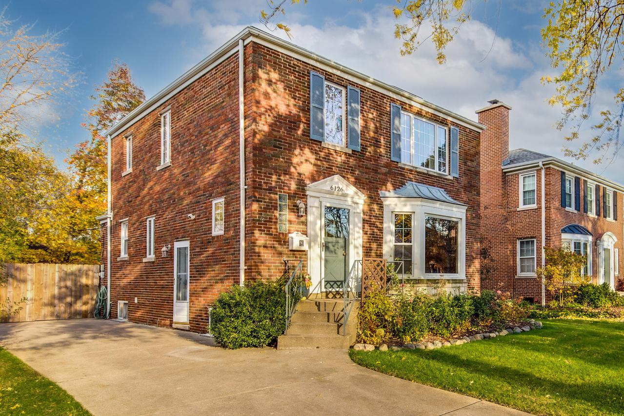 6126 N Legett Ave., Chicago, IL 60646