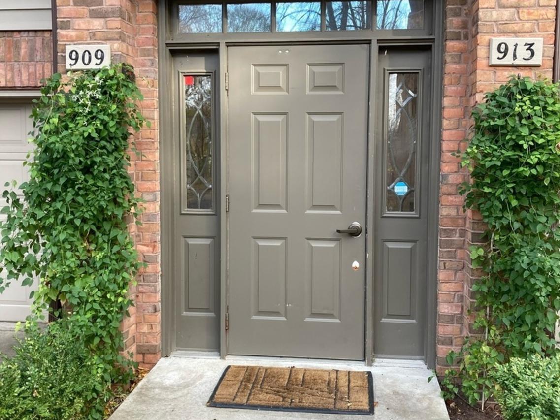 911C Cheshire Dr., Champaign, IL 61821