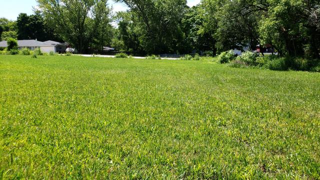 25W225 Foster Ave., Roselle, IL 60172