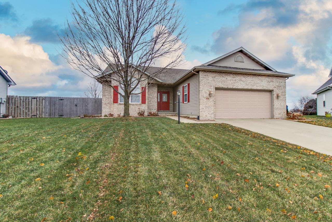 1519 Sax Ln., Chatham, IL 60638