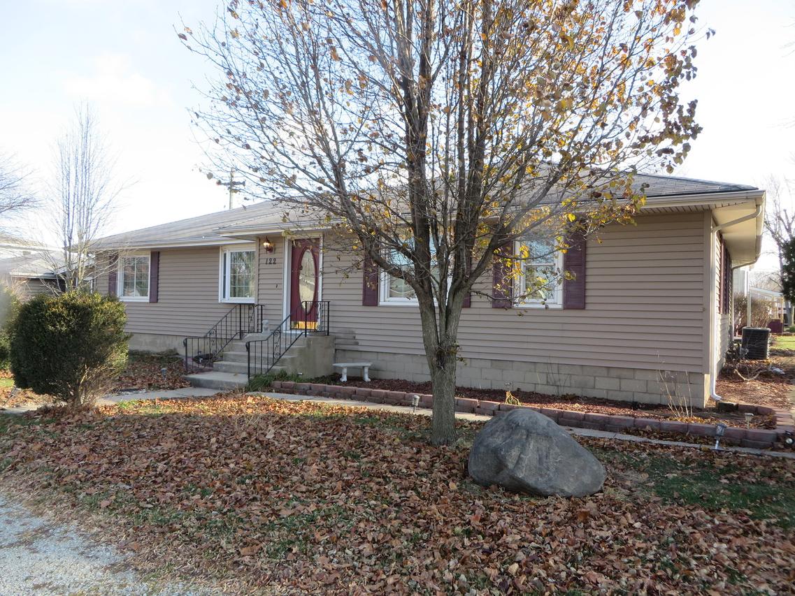 122 Harvard St., Momence, IL 60954