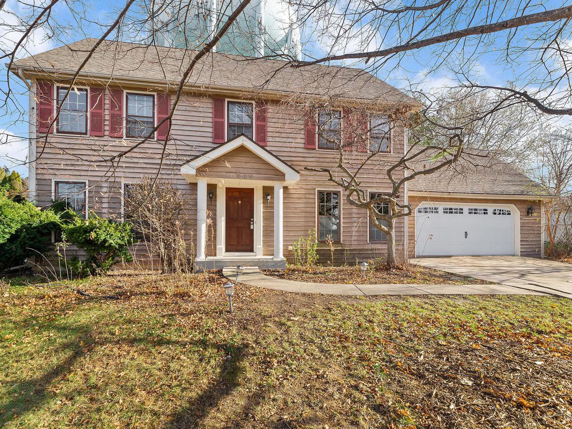 1885 Golden Pond Ln., Wheaton, IL 60189