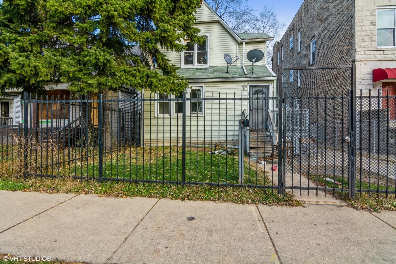6725 S Saint Lawrence Ave., Chicago, IL 60637