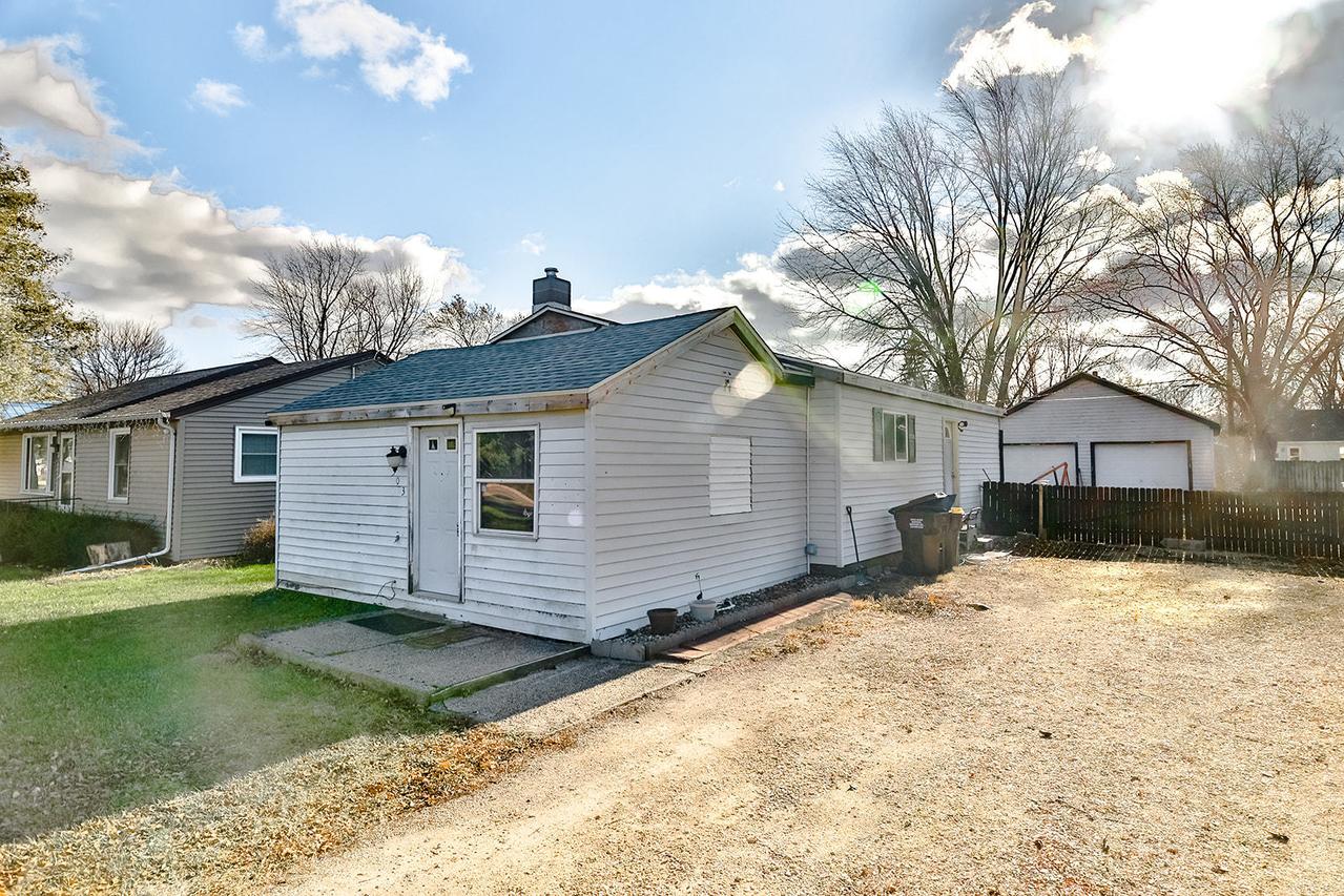 303 Wilshire Dr., Machesney Park, IL 61115