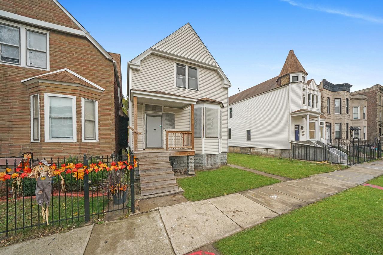 6617 S Langley Ave., Chicago, IL 60637