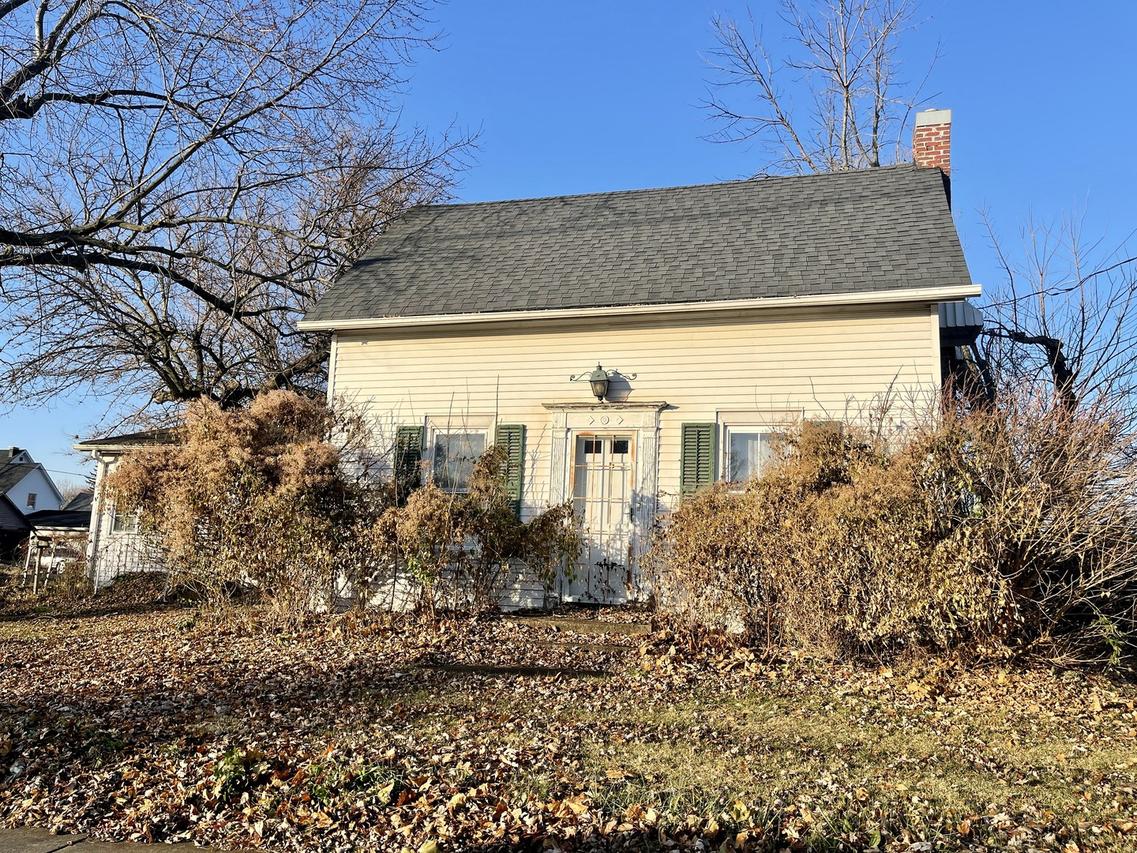 300 S Peoria St., Bradford, IL 61421