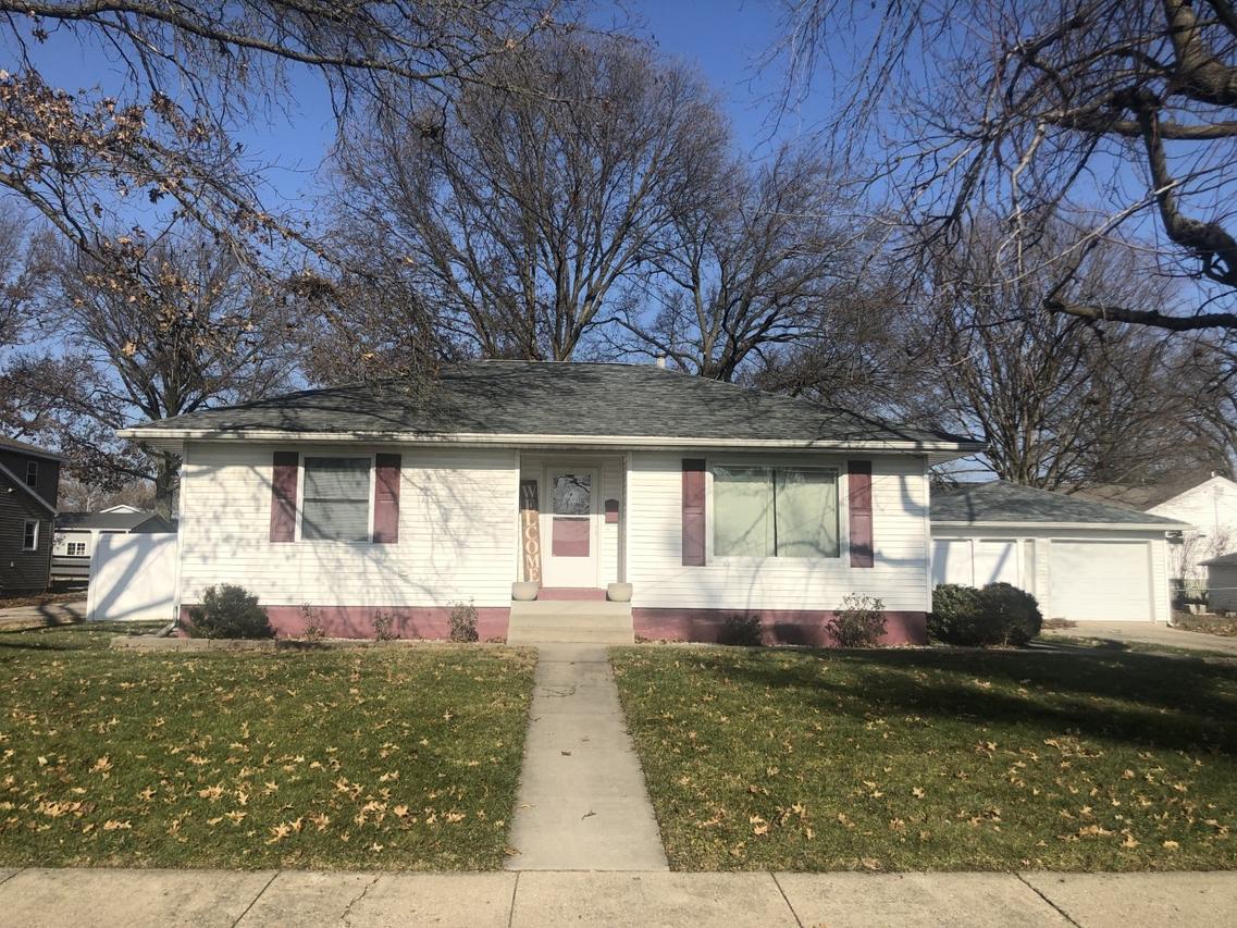 414 E Columbia St., Arthur, IL 61911