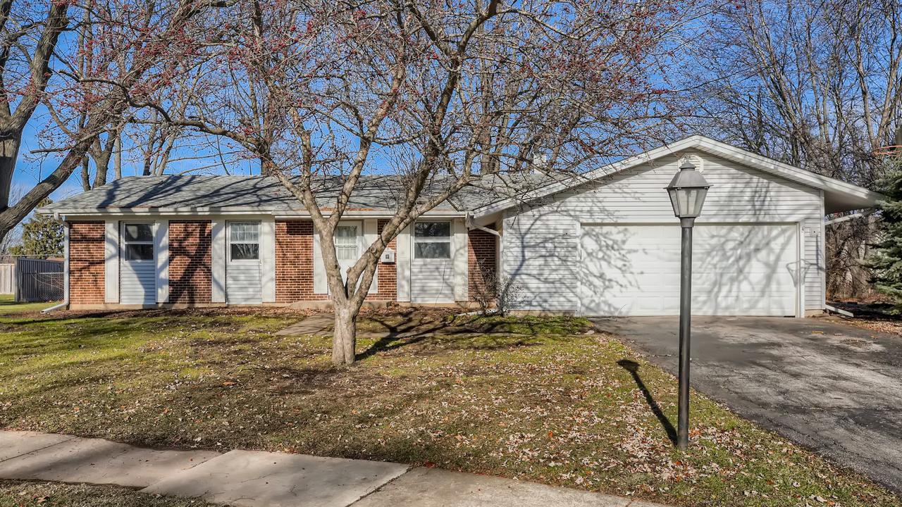 4190 N Firestone Dr., Hoffman Estates, IL 60192