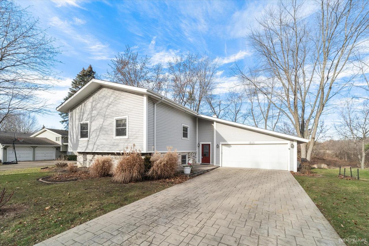 1119 Hidden Spring Dr., Naperville, IL 60540
