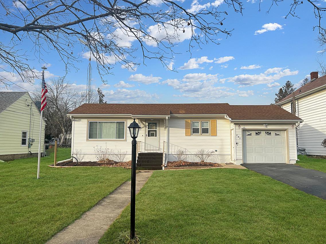 707 Logan St., Lena, IL 61048