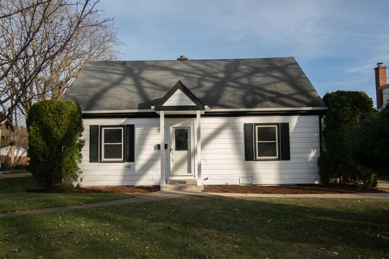 843 8th Ave., La Grange, IL 60525