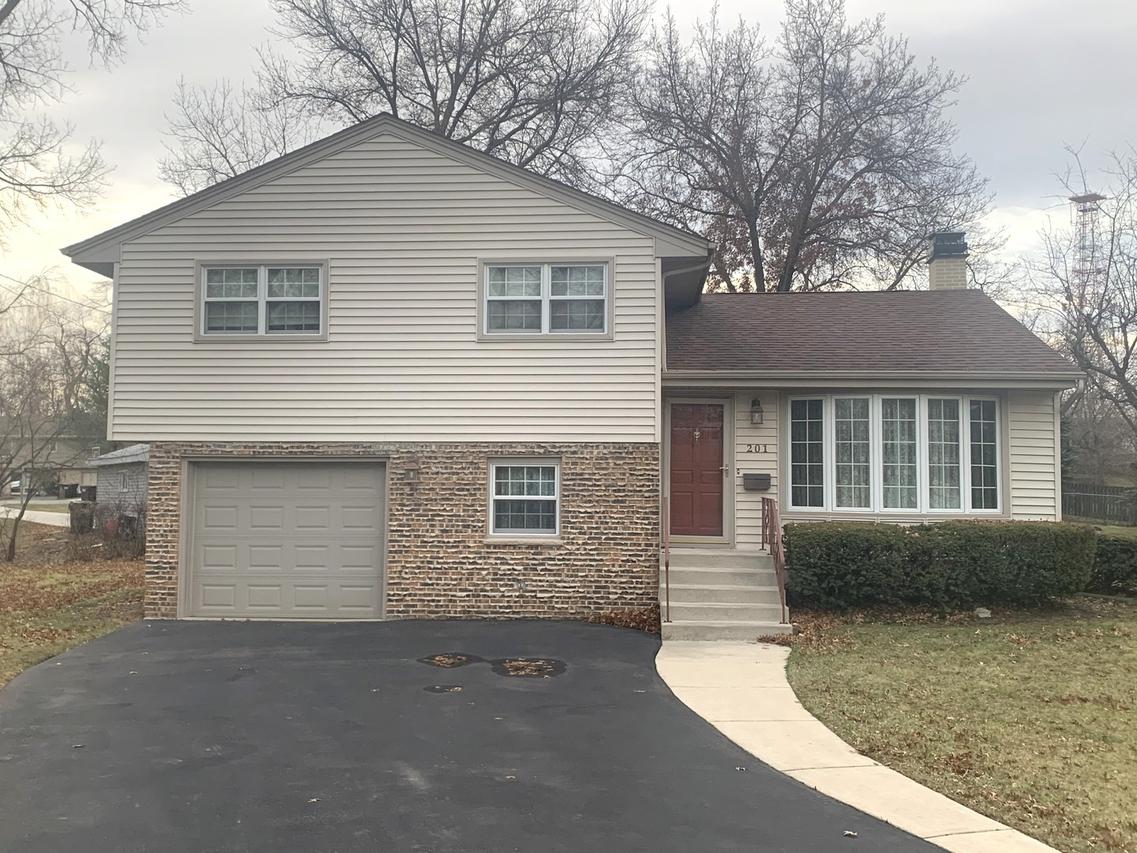 201 Sunset Ct., Lake Zurich, IL 60047