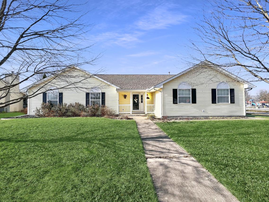 615 Sherwood Dr., St. Joseph, IL 61873