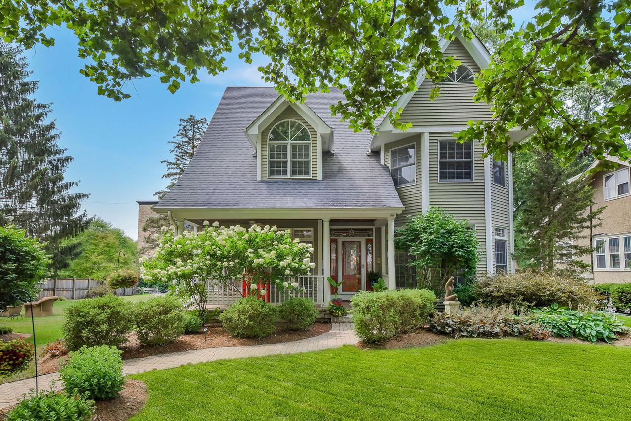 719 N Center St., Naperville, IL 60563