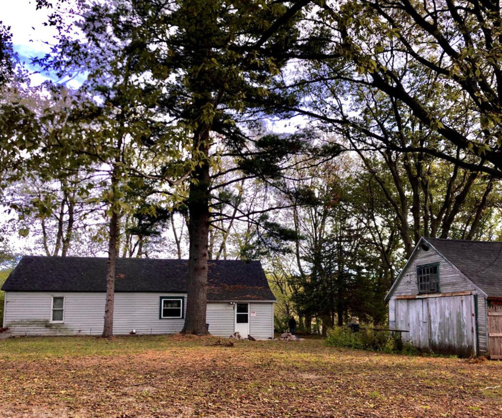 706 W 1st St., Lyndon, IL 61261