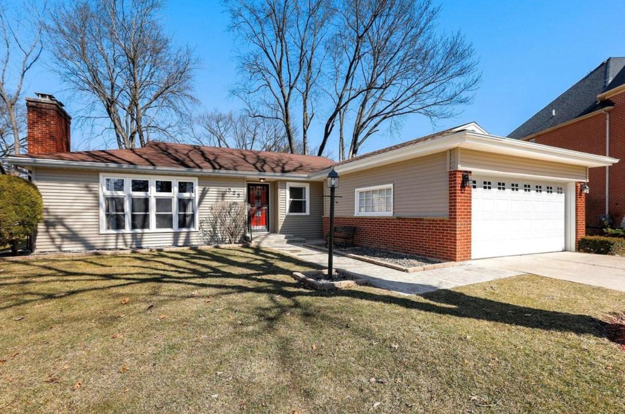 525 E Hillside Rd., Naperville, IL 60540