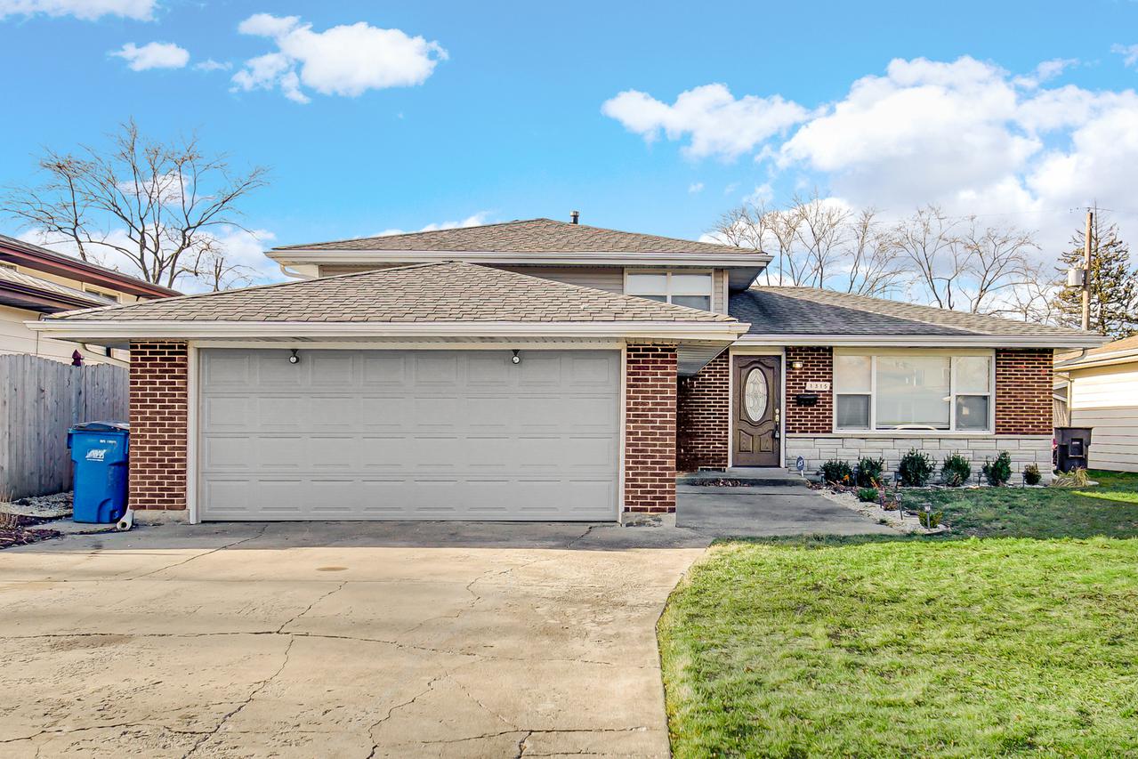 1315 Prince Dr., South Holland, IL 60473