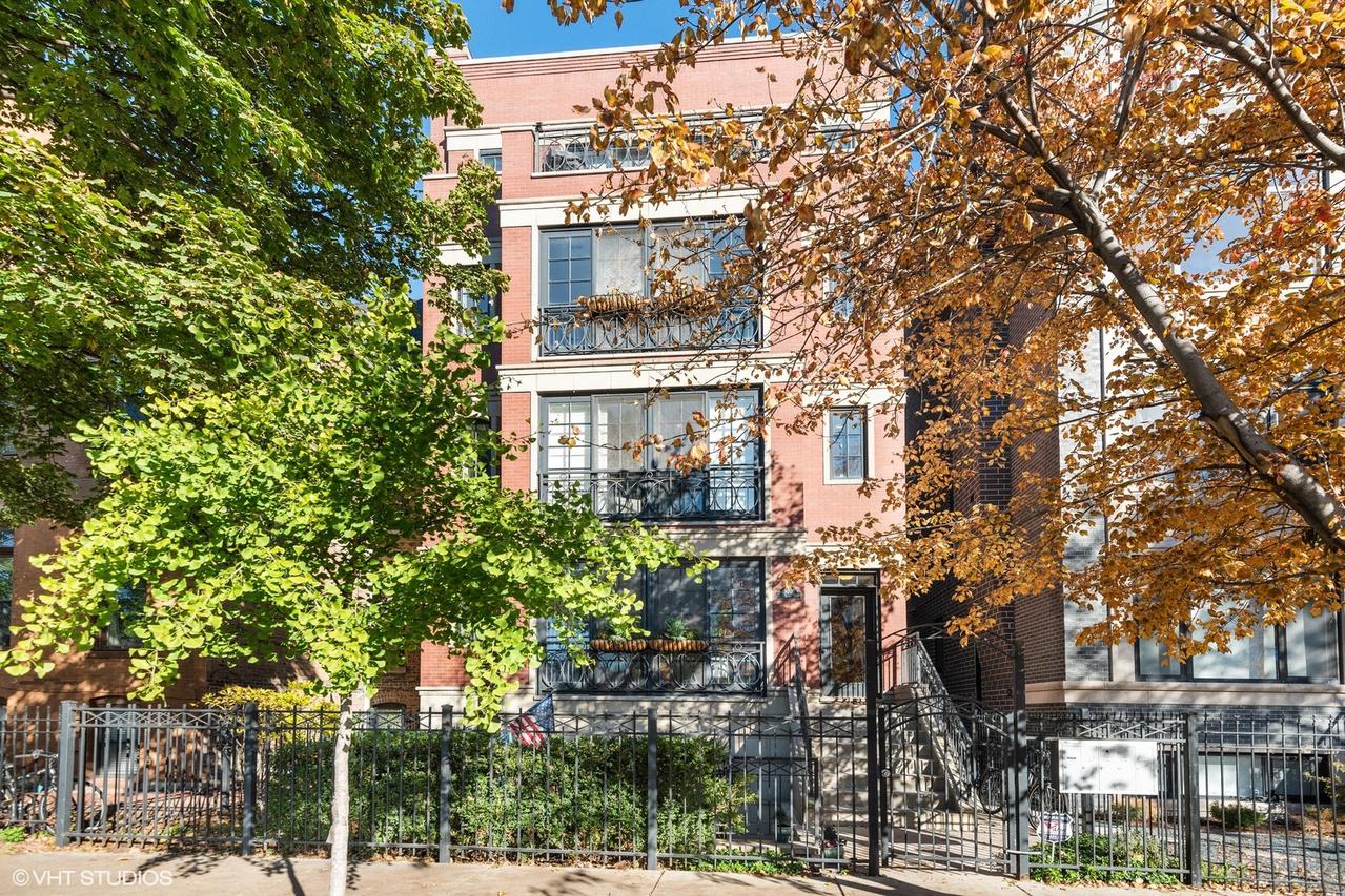 920 W Barry Ave. #2, Chicago, IL 60657