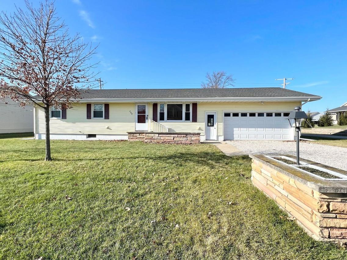 208 S New St., Gifford, IL 61847