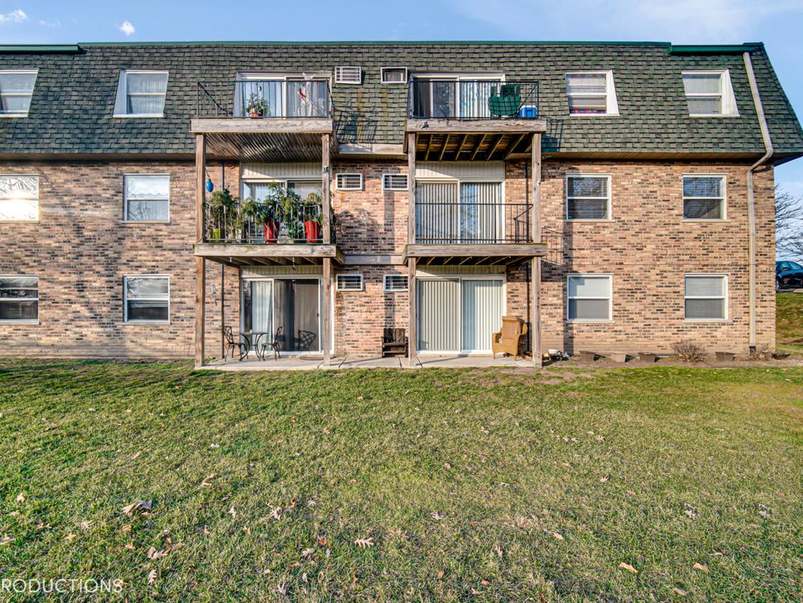 8581 W 101st Ter. #207, Palos Hills, IL 60465