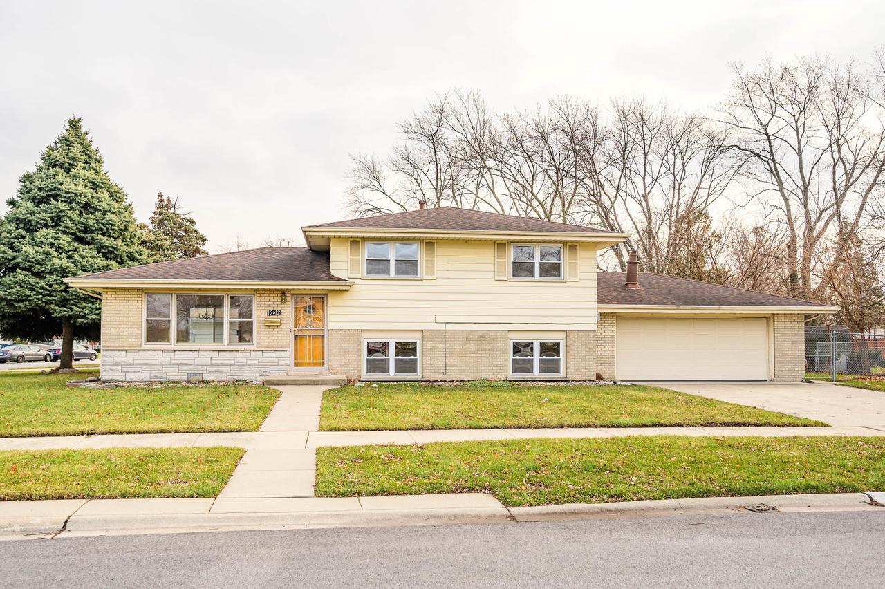 15612 Prince Dr., South Holland, IL 60473